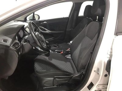 Używany Opel Astra Selective 110 KM (80 kW) 2017 Biały