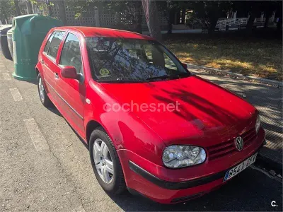 Usado VW Golf IV 105 CV (77 kW) 2003 Rojo Berlina