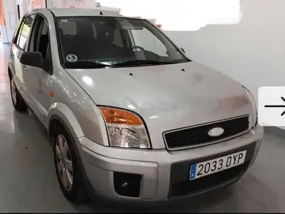 Usado Ford Fusion 90 CV (66 kW) 2006 Gris / plata Utilitario