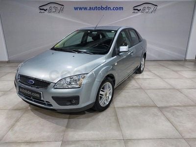 Usado Ford Focus Ghia 100 CV (73 kW) 2005 Azul Berlina