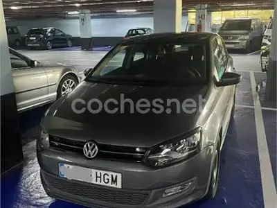 Usado VW Polo Advance 70 CV (51 kW) 2011 Gris / plata Utilitario