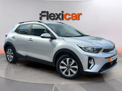 Usado Kia Stonic 101 CV (74 kW) 2024 Gris SUV