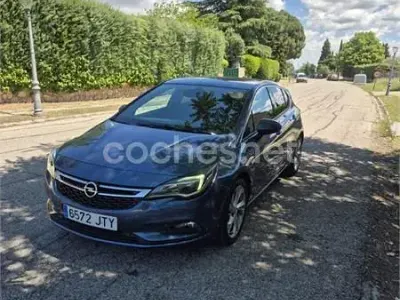 Usado Opel Astra Dynamic 160 CV (117 kW) 2016 Azul Berlina