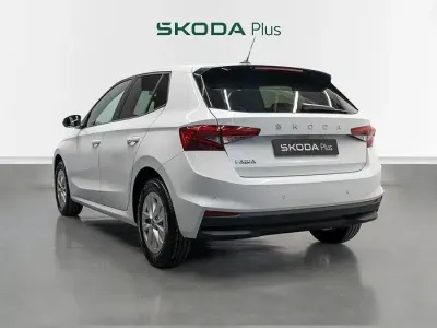 Usado Skoda Fabia Selection 116 CV (85 kW) 2025 Blanco Berlina
