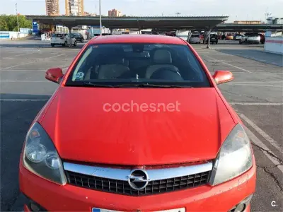 Usado Opel Astra GTC 110 CV (80 kW) 2011 Rojo Berlina