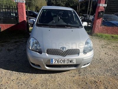 Usado Toyota Yaris Sol 75 CV (55 kW) 2005 Gris / plata Berlina
