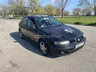 Usado Seat Leon 105 CV (77 kW) 2003 Negro Utilitario