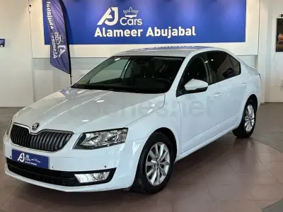 Usado Skoda Octavia Ambition 105 CV (77 kW) 2015 Blanco Familiar