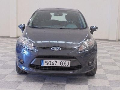 Usado Ford Fiesta Trend 82 CV (60 kW) 2010 Gris / plata Utilitario