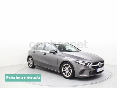 Usado Mercedes A180 136 CV (100 kW) 2019 Gris / plata Berlina
