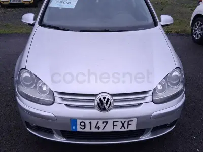 Usado VW Golf V Highline 105 CV (77 kW) 2007 Gris / plata Berlina