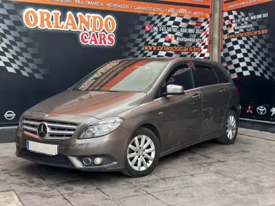 Usado Mercedes B200 136 CV (100 kW) 2012 Marron claro Utilitario
