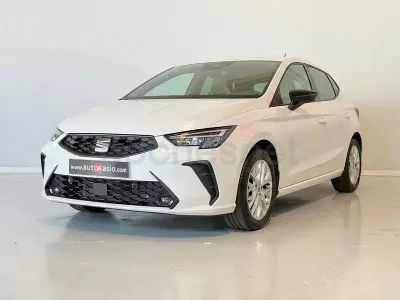 Usado Seat Ibiza FR 115 CV (84 kW) 2026 Blanco Utilitario