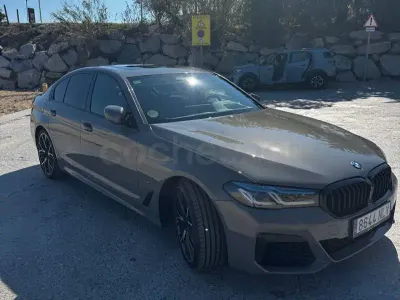 Usado BMW M550 Comfort Edition 530 CV (389 kW) 2021 Gris / plata Berlina