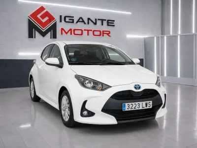Usado Toyota Yaris Business Edition 116 CV (85 kW) 2022 Blanco Utilitario