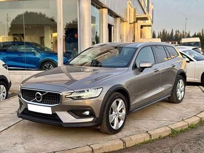 Marrón Usado 2021 Volvo V60 CC Familiar | 24.400 € (Super precio)