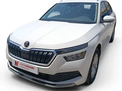 Usado Skoda Kamiq Ambition 110 CV (80 kW) 2021 Blanco SUV