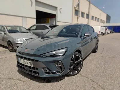 Usado Cupra Leon 150 CV (110 kW) 2025 Gris / plata Berlina