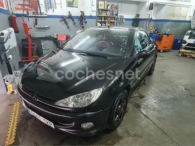 Usado Peugeot 206 110 CV (80 kW) 2003 Negro Descapotable
