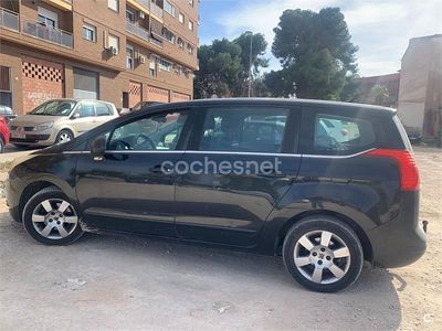 Usado Peugeot 5008 Premium 150 HP (110 kW) 2010 Preto Monovolume