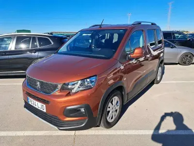 Usado Peugeot Rifter Allure 131 CV (96 kW) 2020 Marrón Monovolumen
