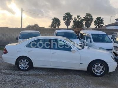 Usado Mercedes E270 Classic 177 CV (130 kW) 2005 Blanco Berlina