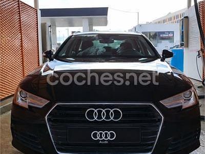Usado Audi A4 150 CV (110 kW) 2018 Negro Familiar