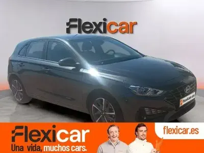 Usado Hyundai i30 110 CV (80 kW) 2022 Negro
