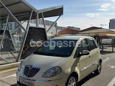 Amarillo Usado 2011 Lancia Musa Monovolumen | 3990 €