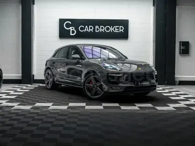 Usado Porsche Macan Turbo Performance Package 440 CV (323 kW) 2018 Gris / plata SUV