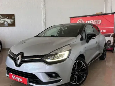 Usado Renault Clio IV LIMITED 90 CV (66 kW) 2017 Gris / plata Berlina