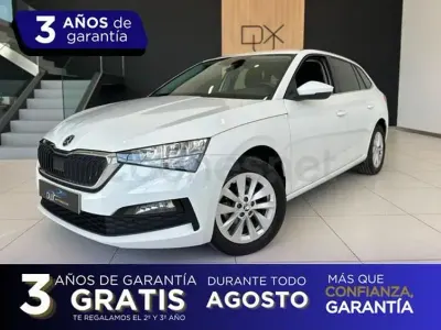 Usado Skoda Scala Ambition 95 CV (69 kW) 2023 Blanco Utilitario