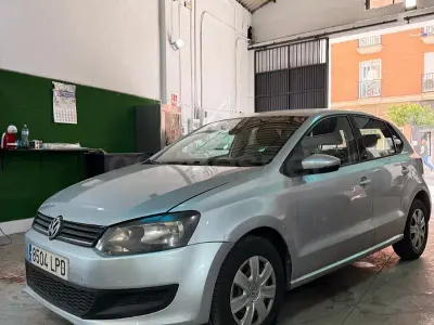 Usado VW Polo Advance 105 CV (77 kW) 2011 Gris / plata Utilitario