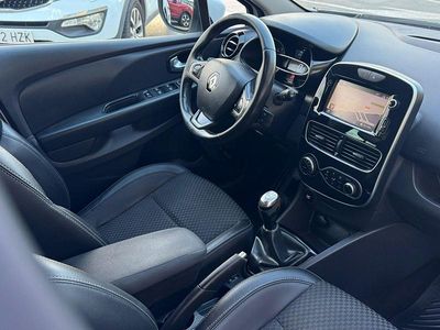 Blanco Usado 2017 Renault Clio GrandTour Zen Familiar | 10.999 €