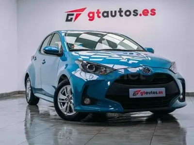 Usado Toyota Yaris Hybrid Active 116 CV (85 kW) 2021 Azul Berlina
