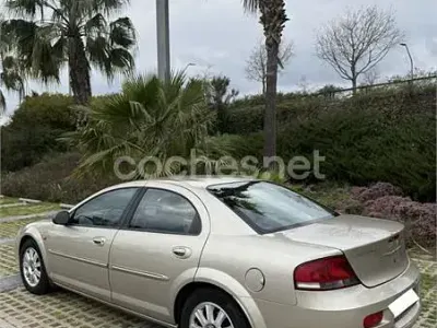 Usado Chrysler Sebring Limited 141 CV (103 kW) 2005 Beige Berlina