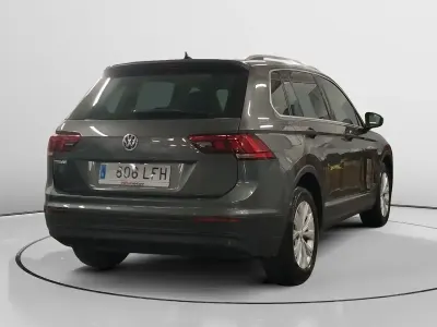 Käytetty VW Tiguan Advance 150 HP (110 kW) 2020 Harmaa Katumaasturi