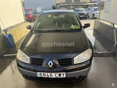 Usado Renault Mégane Dynamique 100 CV (73 kW) 2004 Negro Berlina