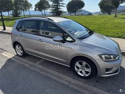 Usado VW Golf Sportsvan Advance 125 CV (91 kW) 2016 Gris / plata Monovolumen