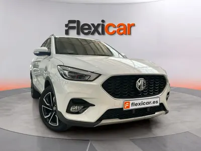 Usado MG ZS Luxury 111 CV (81 kW) 2022 Blanco SUV