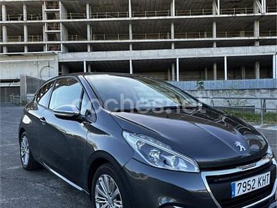 Usado Peugeot 208 Style 75 CV (55 kW) 2018 Gris / plata Utilitario