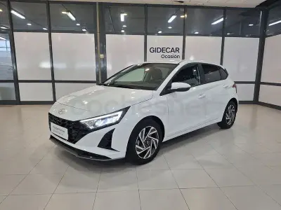 Usado Hyundai i20 100 CV (73 kW) 2025 Blanco Utilitario