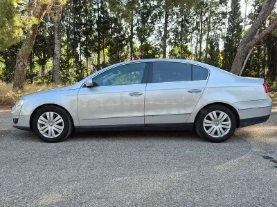 Usado VW Passat Sportline 140 CV (102 kW) 2006 Gris / plata Berlina