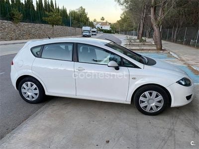 Usado Seat Leon Reference 105 CV (77 kW) 2006 Blanco Utilitario