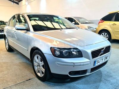 Usado Volvo S40 Kinetic 136 CV (100 kW) 2005 Gris / plata Berlina