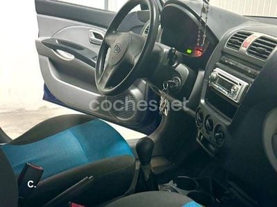 Usado Kia Picanto LX 65 CV (47 kW) 2005 Azul Utilitario