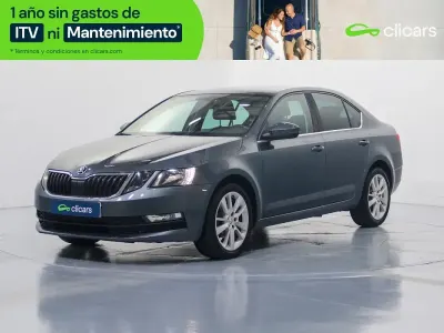 Usado Skoda Octavia Ambition 115 CV (84 kW) 2019 Gris / plata Berlina