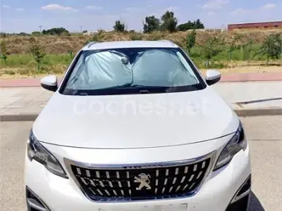 Usado Peugeot 3008 Allure 130 CV (95 kW) 2018 Blanco SUV