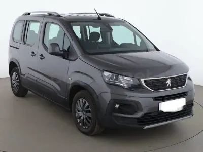Usado Peugeot Rifter Active 100 CV (73 kW) 2021 Gris / plata Monovolumen