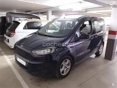 Usado Ford Tourneo Courier Trend 95 CV (69 kW) 2017 Azul Monovolumen